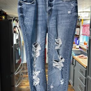 Judy Blue Distressed Boyfriend Jeans 15/32